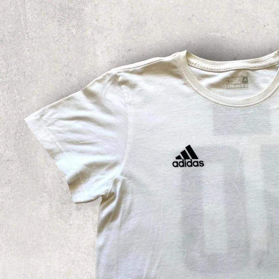 Adidas white juventus T-shirt - Small חולצת טי לבנה של יובנטוס מבית אדידס, מידה S