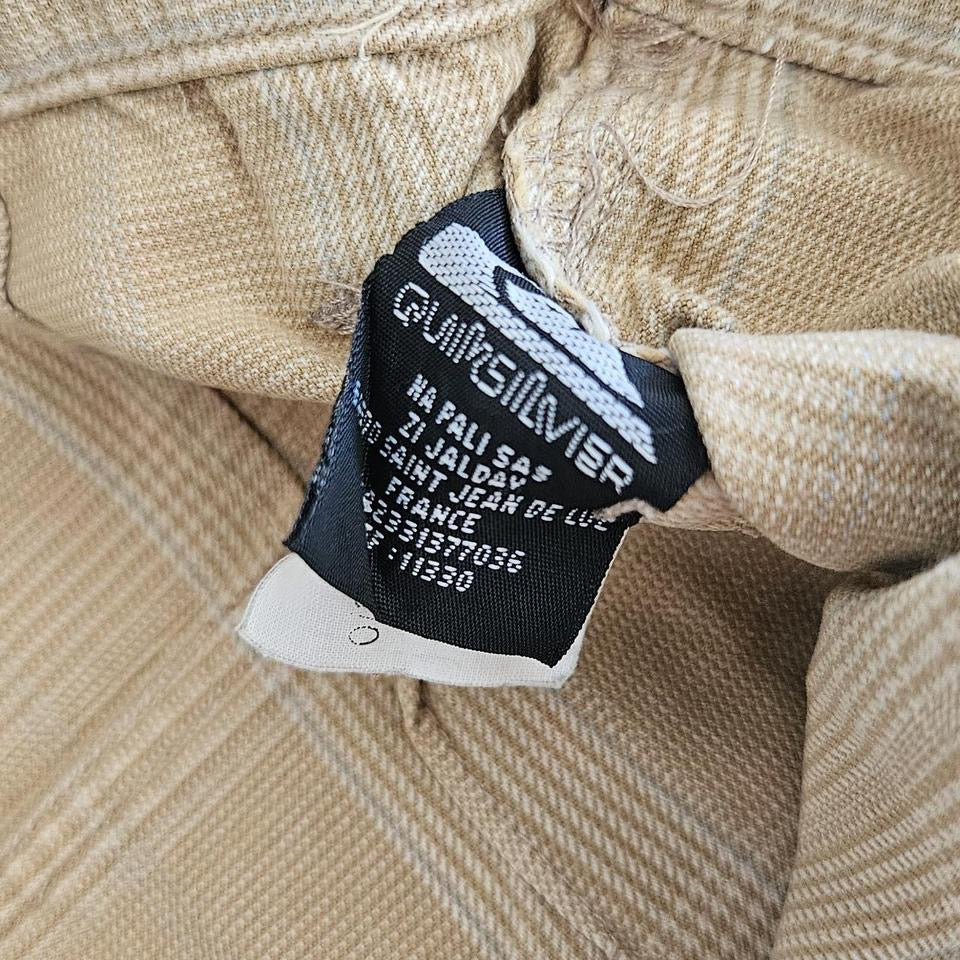 Vintage Quiksilver Cream Jorts במצב טוב מאוד עם סימן קטן מקדימה