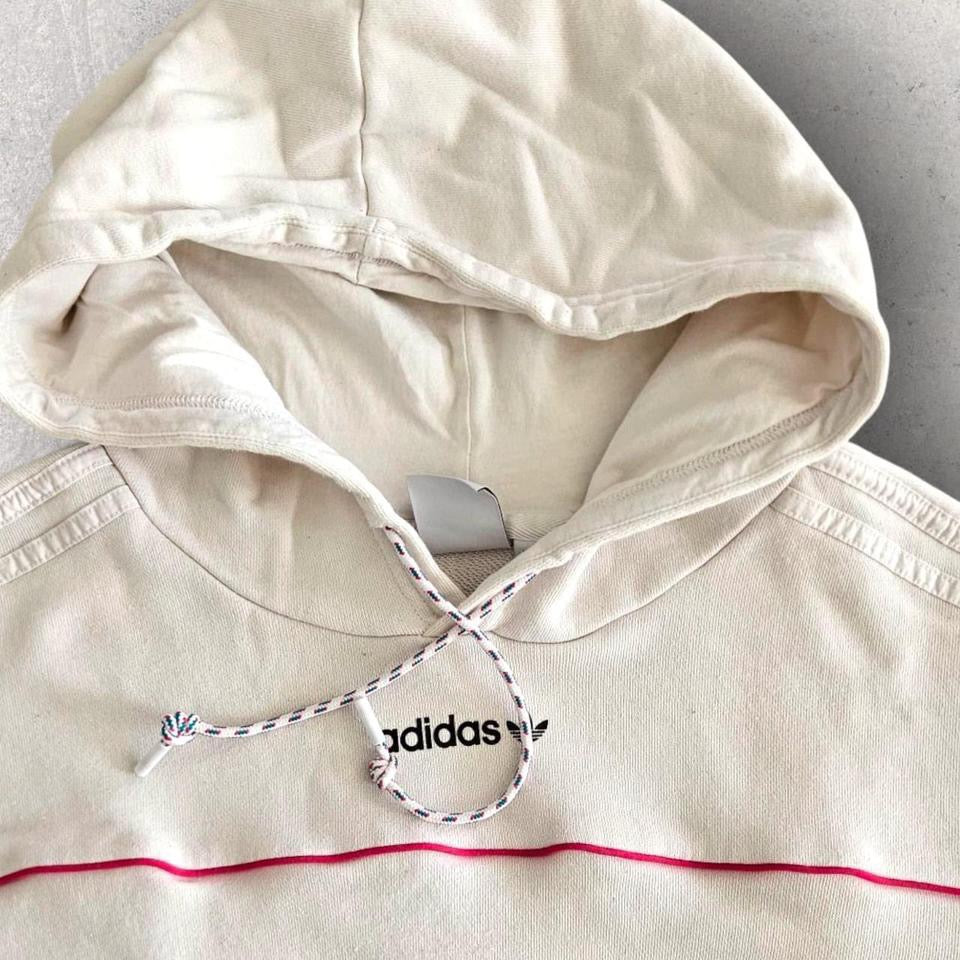 קפוצ’ון Adidas לבן עם לוגו, מידה M לגברים