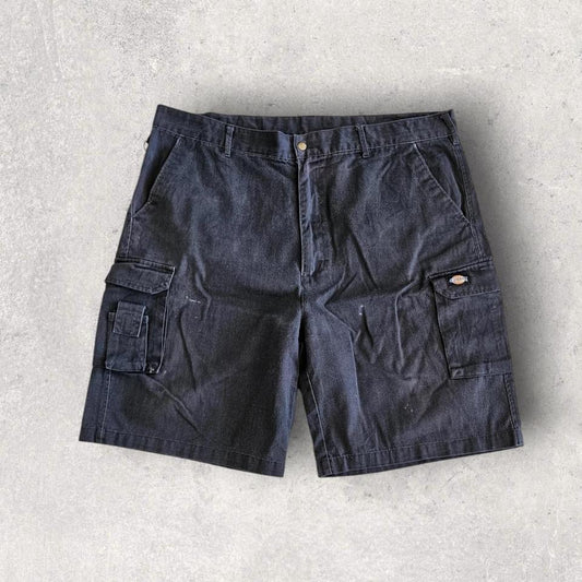 Dickies Black Cargo Shorts בצבע שחור, מידה W42