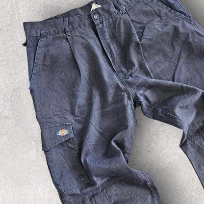 Dickies Navy Double Knee Workwear Pants בצבע כחול נייבי, מידה W34, מותג Dickies, עם חיזוקי ברכיים כפולים וכתמי צבע בגב וקטן מקדימה.         
