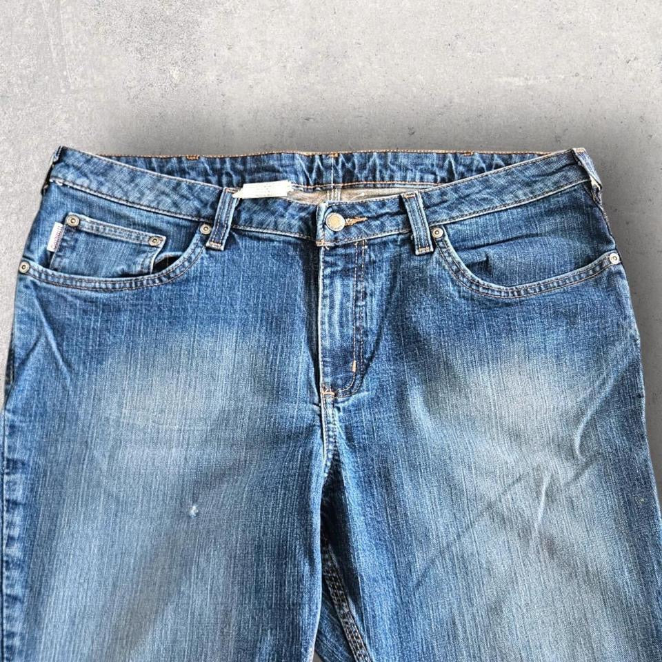 Carhartt Woman's Jeans לנשים – ג'ינס איכותי מקורי של קארהארט במצב מושלם. חלק מאוסף בגדי היד שנייה הגדול בישראל