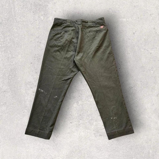 Dickies 874 Green Pants – מכנס עבודה ירוק מקורי של דיקיס במצב טוב עם כתמים קלים. בגדי יד שנייה מהאתר הגדול בישראל