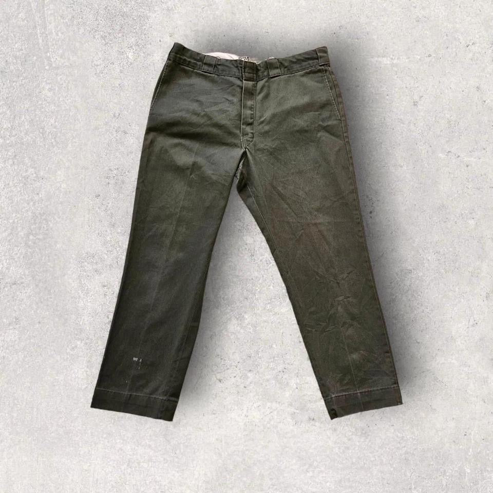 Dickies 874 Green Pants – מכנס עבודה ירוק מקורי של דיקיס במצב טוב עם כתמים קלים. בגדי יד שנייה מהאתר הגדול בישראל