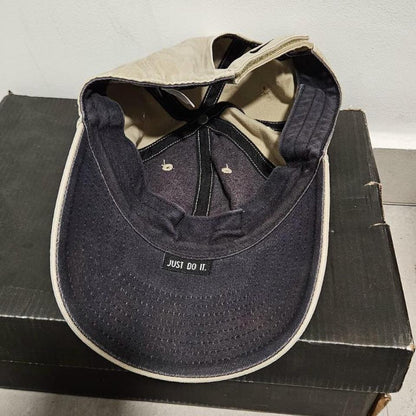 כובע Nike בצבע קרם עם לוגו סוווש