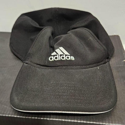 כובע Adidas שחור עם לוגו קדמי