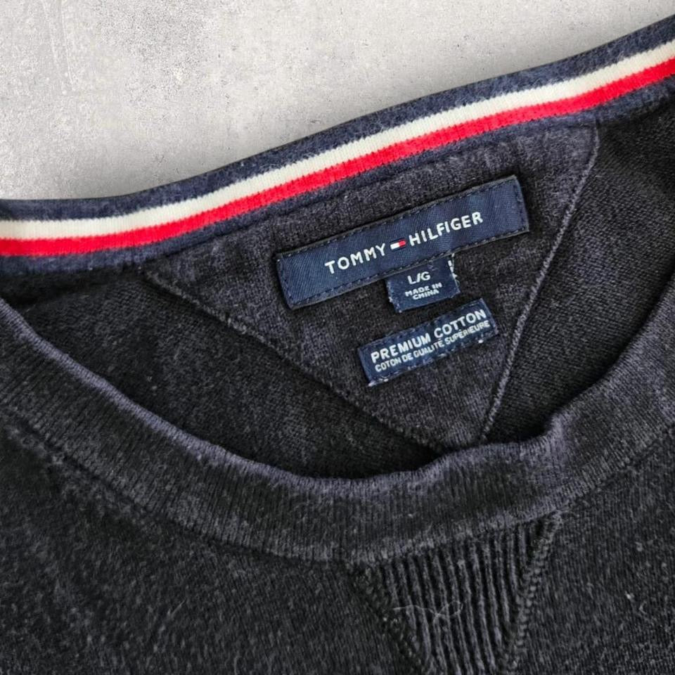 Tommy Hilfiger סוודר שחור עם לוגו במידה L