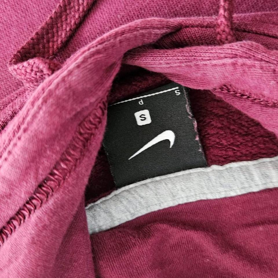 הודי גרפי של Nike במידה S