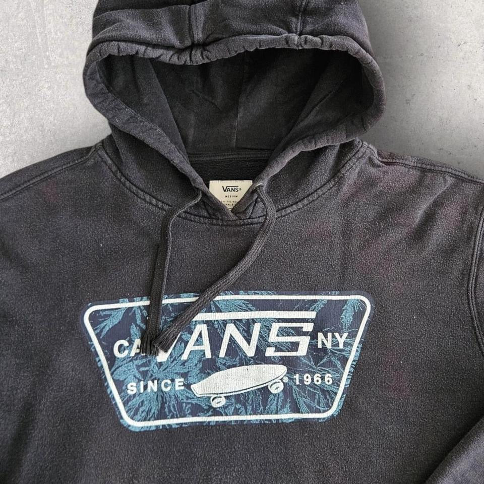 הודי שחור עם גרפיקה של Vans במידה M/L