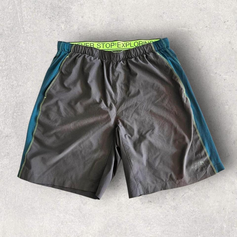 The North Face Short Traveling Pants Lizard Vintage Clothes 60.00 NIS The North Face Short Traveling Pants Uncategorized