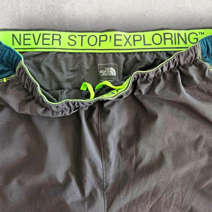 The North Face Short Traveling Pants Lizard Vintage Clothes 60.00 NIS The North Face Short Traveling Pants Uncategorized