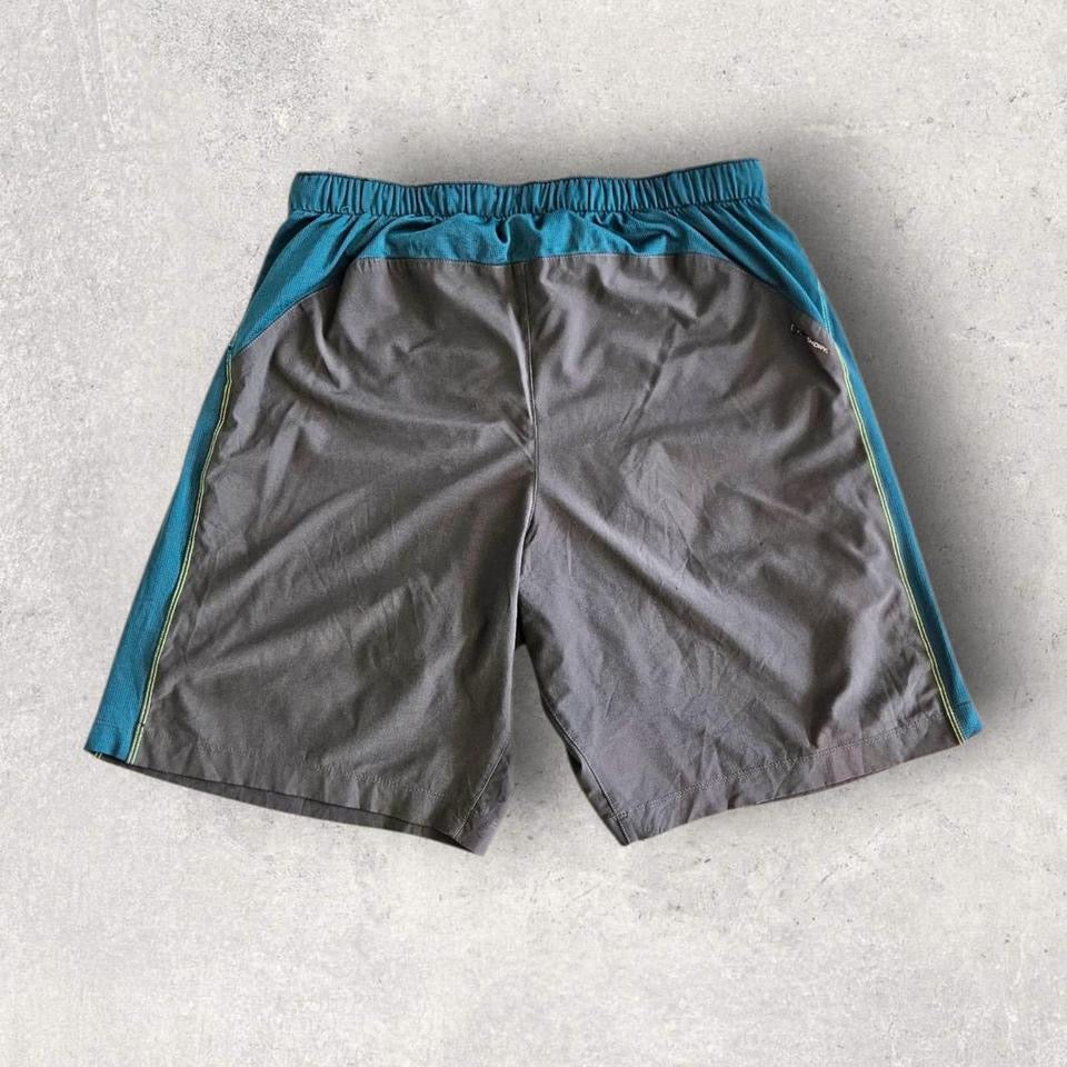 The North Face Short Traveling Pants Lizard Vintage Clothes 60.00 NIS The North Face Short Traveling Pants Uncategorized