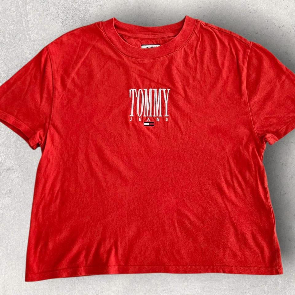 Woman’s Tommy Hilfiger Logo Red Tshirt - M Lizard Vintage Clothes Woman’s Tommy Hilfiger Logo Red Tshirt - M 65.00 NIS