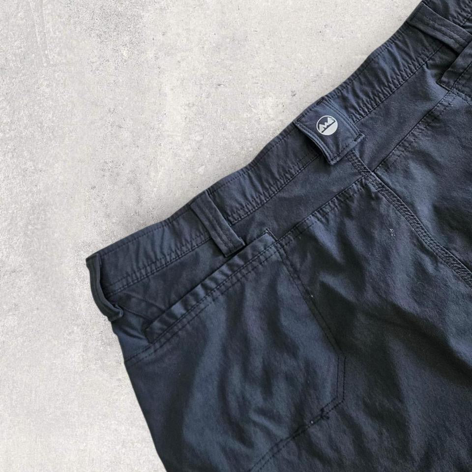 Wrangler Black Short Pants - W44 Wrangler Black Short Pants - W44 Cargo Shorts 70.00 NIS Lizard Vintage Clothes