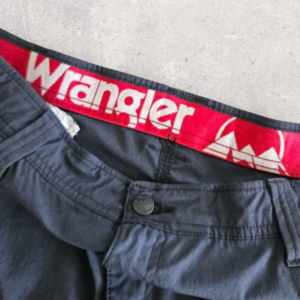 Wrangler Black Short Pants - W44 Wrangler Black Short Pants - W44 Cargo Shorts 70.00 NIS Lizard Vintage Clothes
