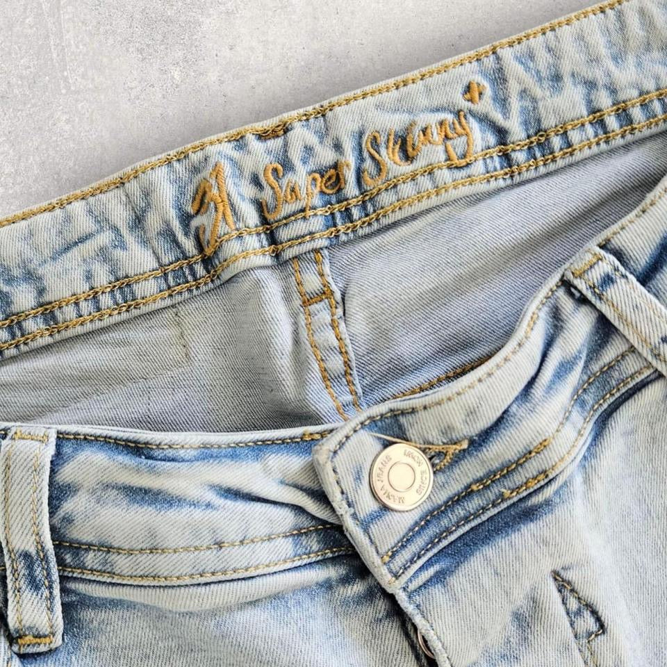Mania Jeans Washed Jeans - W31 Jeans 30.00 NIS Mania Jeans Washed Jeans - W31 Lizard Vintage Clothes
