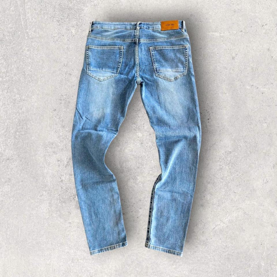 Castro classic Super slim Jeans - W31 Jeans 30.00 NIS Castro classic Super slim Jeans - W31 Lizard Vintage Clothes