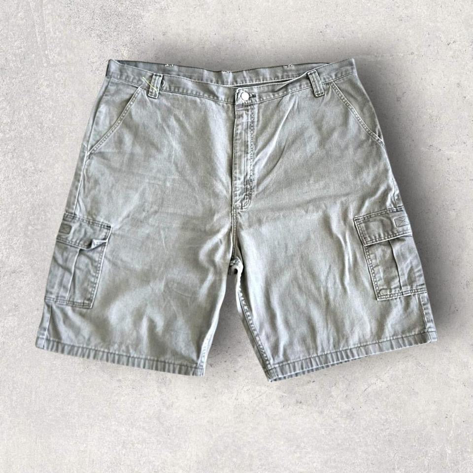 Wrangler Vintage Cargo Shorts - W40 Cargo Shorts Lizard Vintage Clothes 95.00 NIS Wrangler Vintage Cargo Shorts - W40