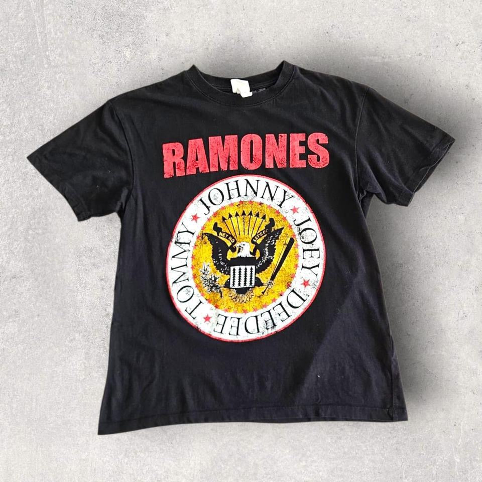 H&amp;M Black Graphic Ramones T-shirt - S T-Shirts Lizard Vintage Clothes 50.00 NIS H&amp;M Black Graphic Ramones T-shirt - S