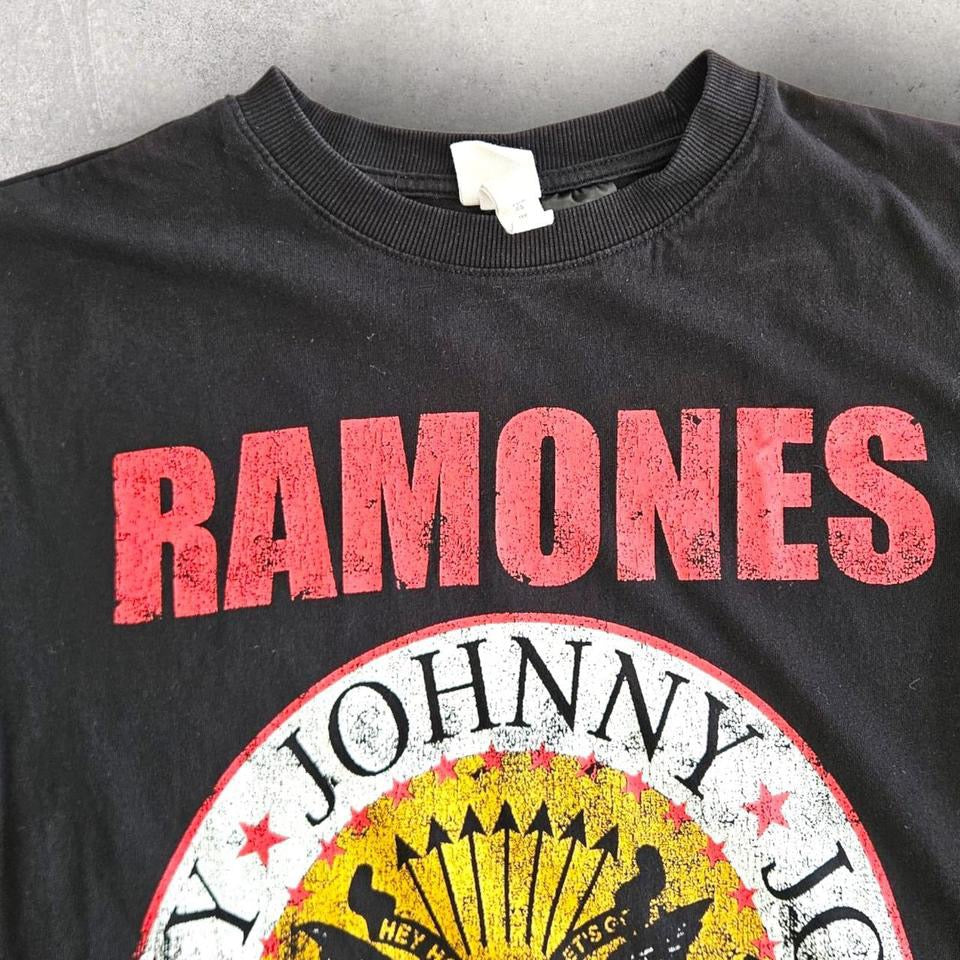 H&amp;M Black Graphic Ramones T-shirt - S T-Shirts Lizard Vintage Clothes 50.00 NIS H&amp;M Black Graphic Ramones T-shirt - S