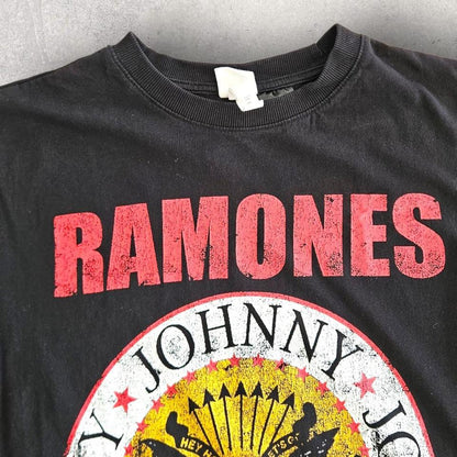 H&amp;M Black Graphic Ramones T-shirt - S T-Shirts Lizard Vintage Clothes 50.00 NIS H&amp;M Black Graphic Ramones T-shirt - S