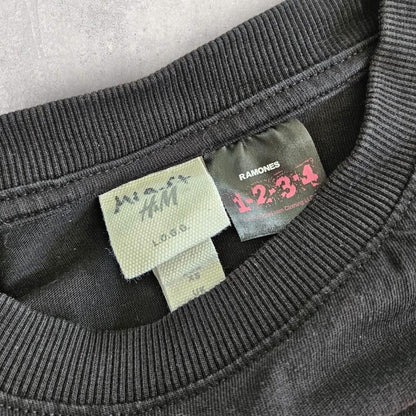 H&amp;M Black Graphic Ramones T-shirt - S T-Shirts Lizard Vintage Clothes 50.00 NIS H&amp;M Black Graphic Ramones T-shirt - S