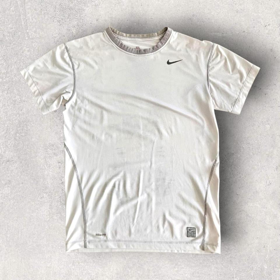 Vintage White Nike Sports T-shirt - M Vintage White Nike Sports T-shirt - M T-Shirts Lizard Vintage Clothes