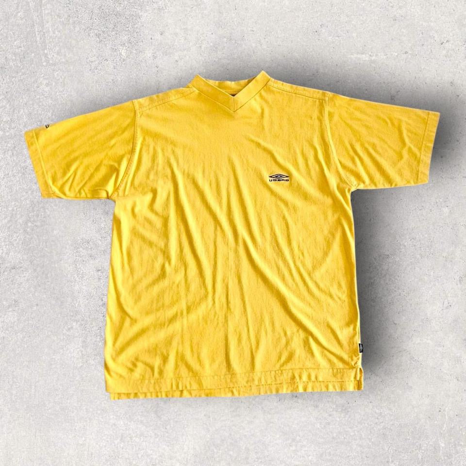 Umbro Vintage V-neck yellow T-shirt - M 55.00 NIS Umbro Vintage V-neck yellow T-shirt - M Lizard Vintage Clothes T-Shirts