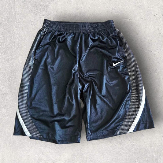 Nike Baskeball Black Shorts - L Nike Baskeball Black Shorts - L 50.00 NIS Lizard Vintage Clothes Training Pants