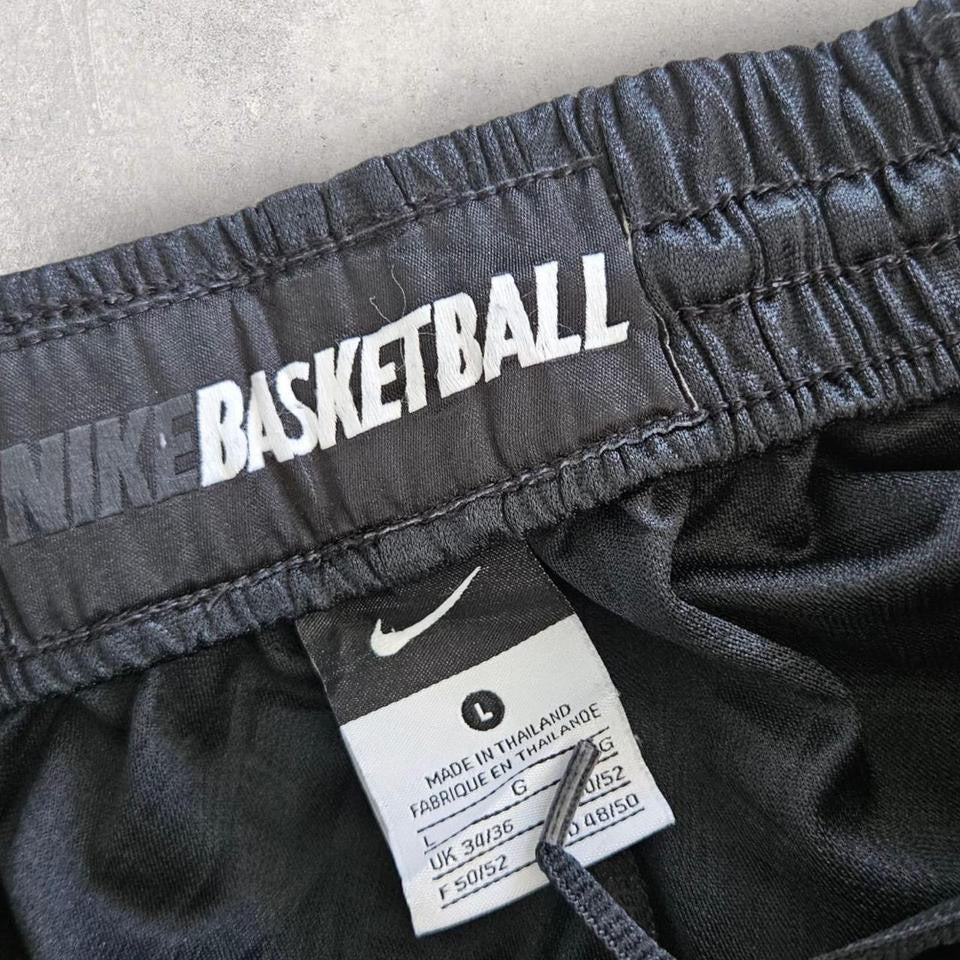 Nike Baskeball Black Shorts - L Nike Baskeball Black Shorts - L 50.00 NIS Lizard Vintage Clothes Training Pants