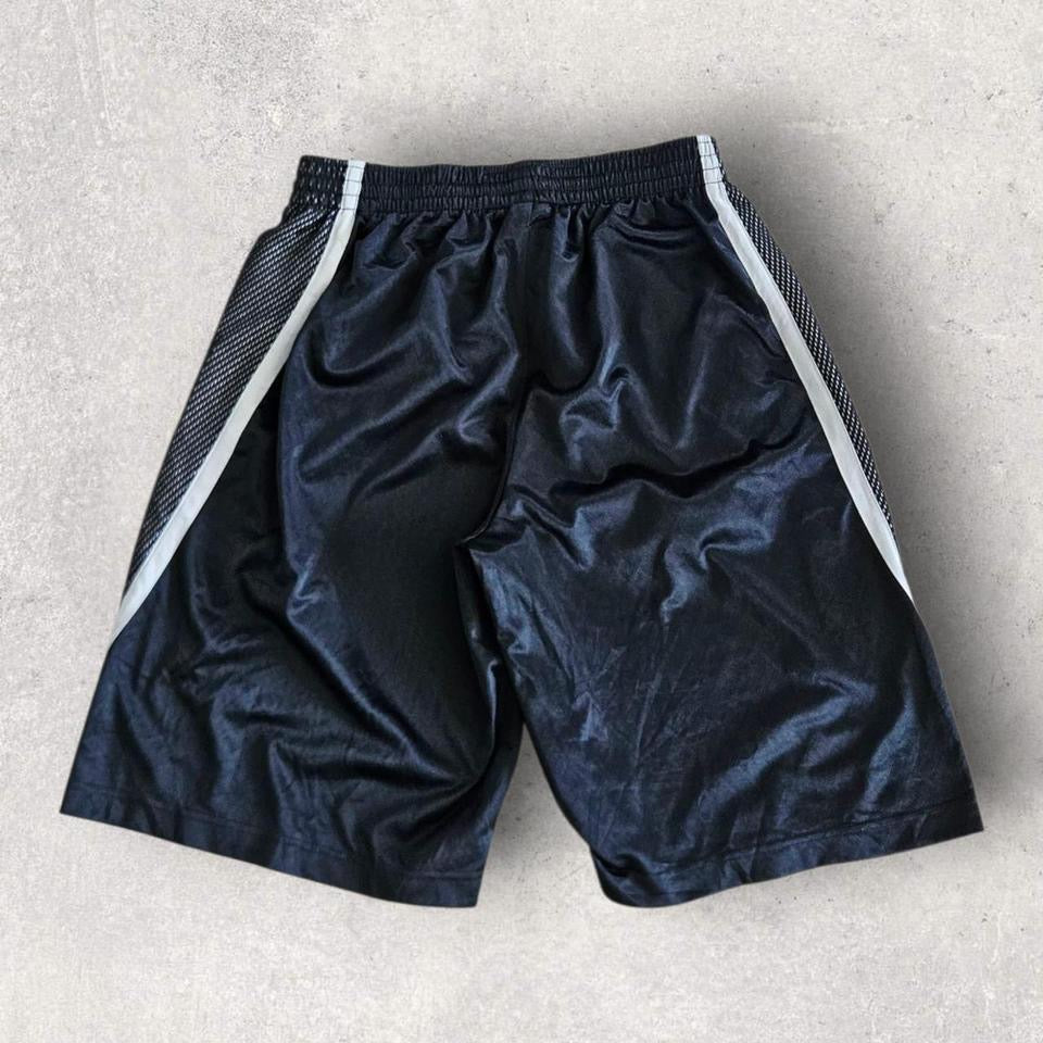 Nike Baskeball Black Shorts - L Nike Baskeball Black Shorts - L 50.00 NIS Lizard Vintage Clothes Training Pants