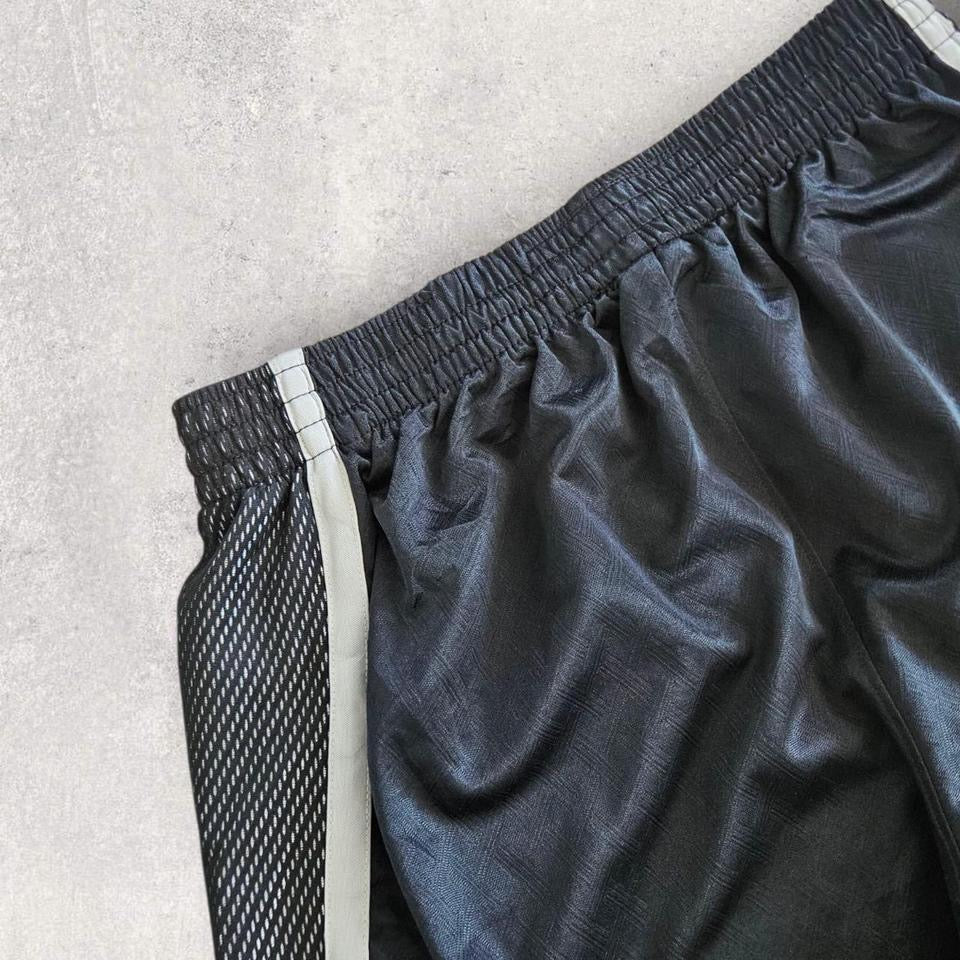 Nike Baskeball Black Shorts - L Nike Baskeball Black Shorts - L 50.00 NIS Lizard Vintage Clothes Training Pants