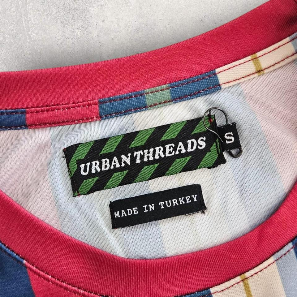 Urban Threads T-shirt - M T-Shirts 30.00 NIS Unbranded Urban Threads T-shirt - M