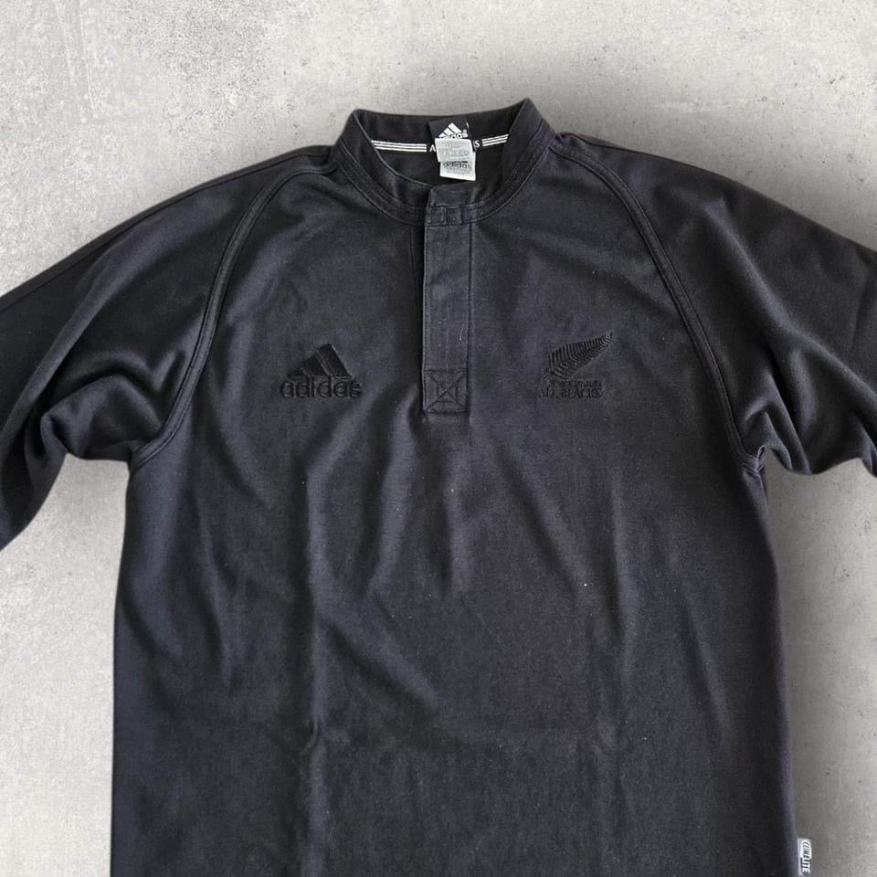 Vintage Adidas black High Collar Tshirt - L T-Shirts 75.00 NIS ADIDAS Vintage Adidas black High Collar Tshirt - L