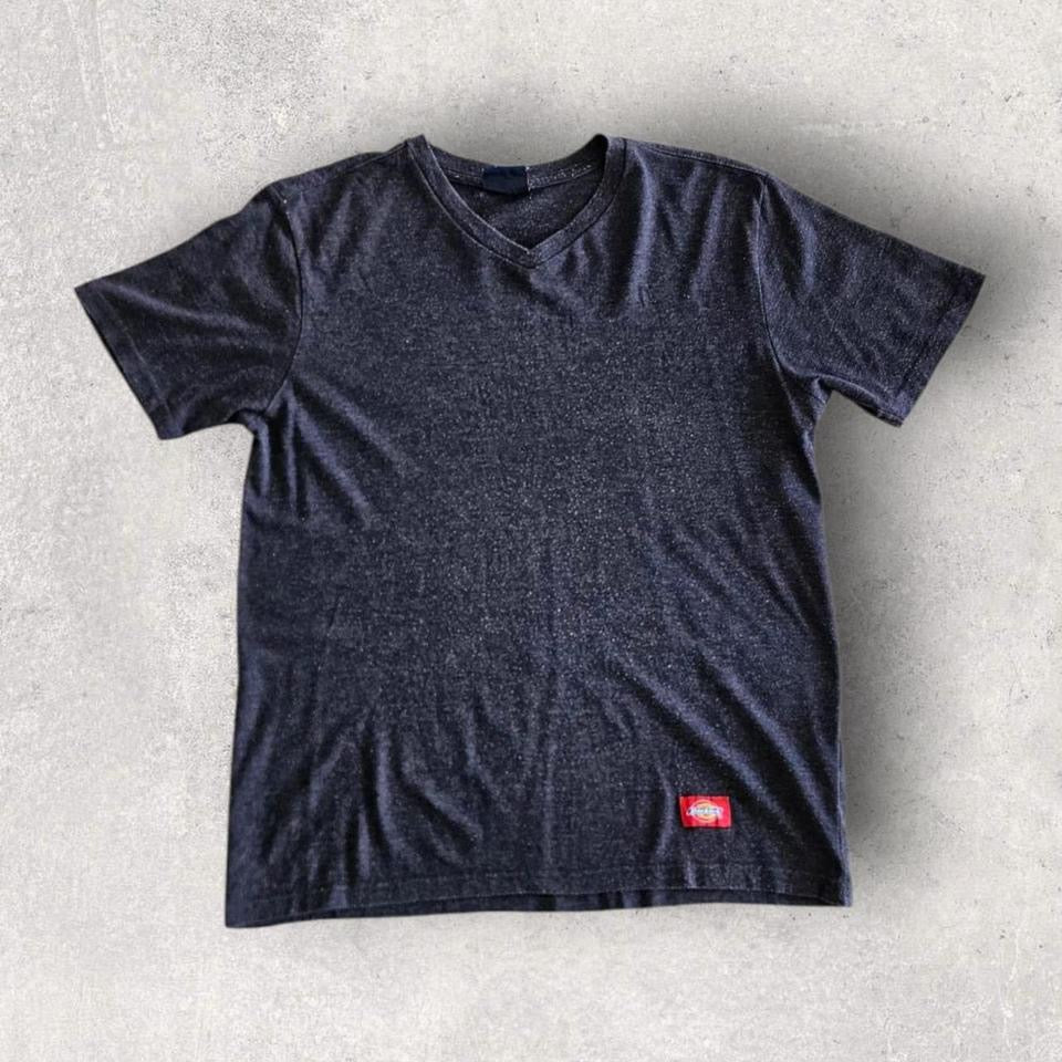 Dickies Grey V-neck T-shirt - M T-Shirts 65.00 NIS Dickies Dickies Grey V-neck T-shirt - M
