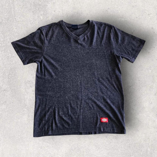 Dickies Grey V-neck T-shirt - M T-Shirts 65.00 NIS Dickies Dickies Grey V-neck T-shirt - M