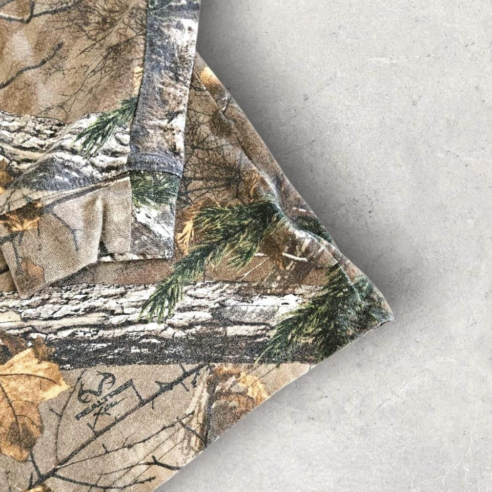 Realtree Camo Long Sleeve T-shirt - XL Realtree Camo Long Sleeve T-shirt - XL Lizard Vintage Clothes