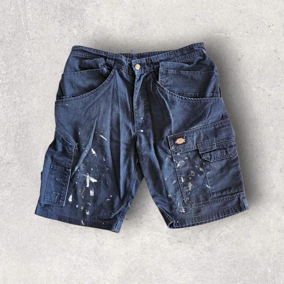 Waist - 82cm (W32)Length - 55cm Has many paint stains on the front and hole on the crouch 8/10 overall condition