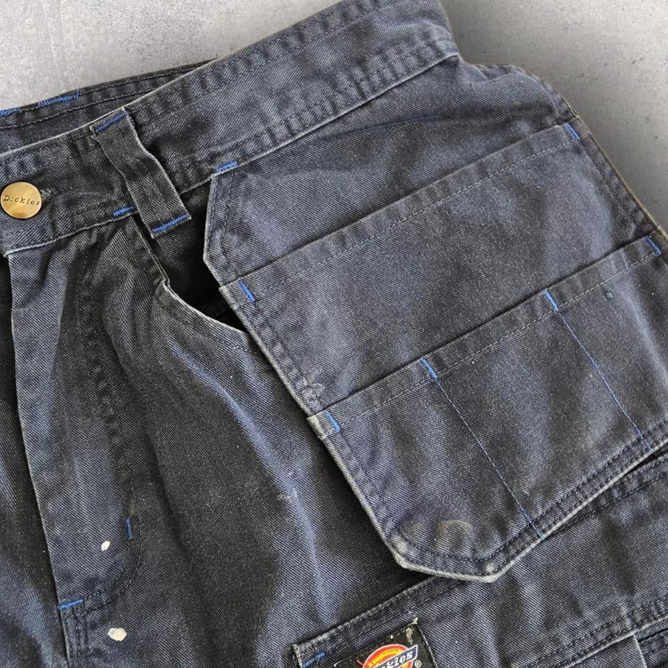 Waist - 82cm (W32)Length - 55cm Has many paint stains on the front and hole on the crouch 8/10 overall condition