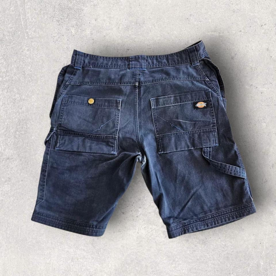 Waist - 82cm (W32)Length - 55cm Has many paint stains on the front and hole on the crouch 8/10 overall condition