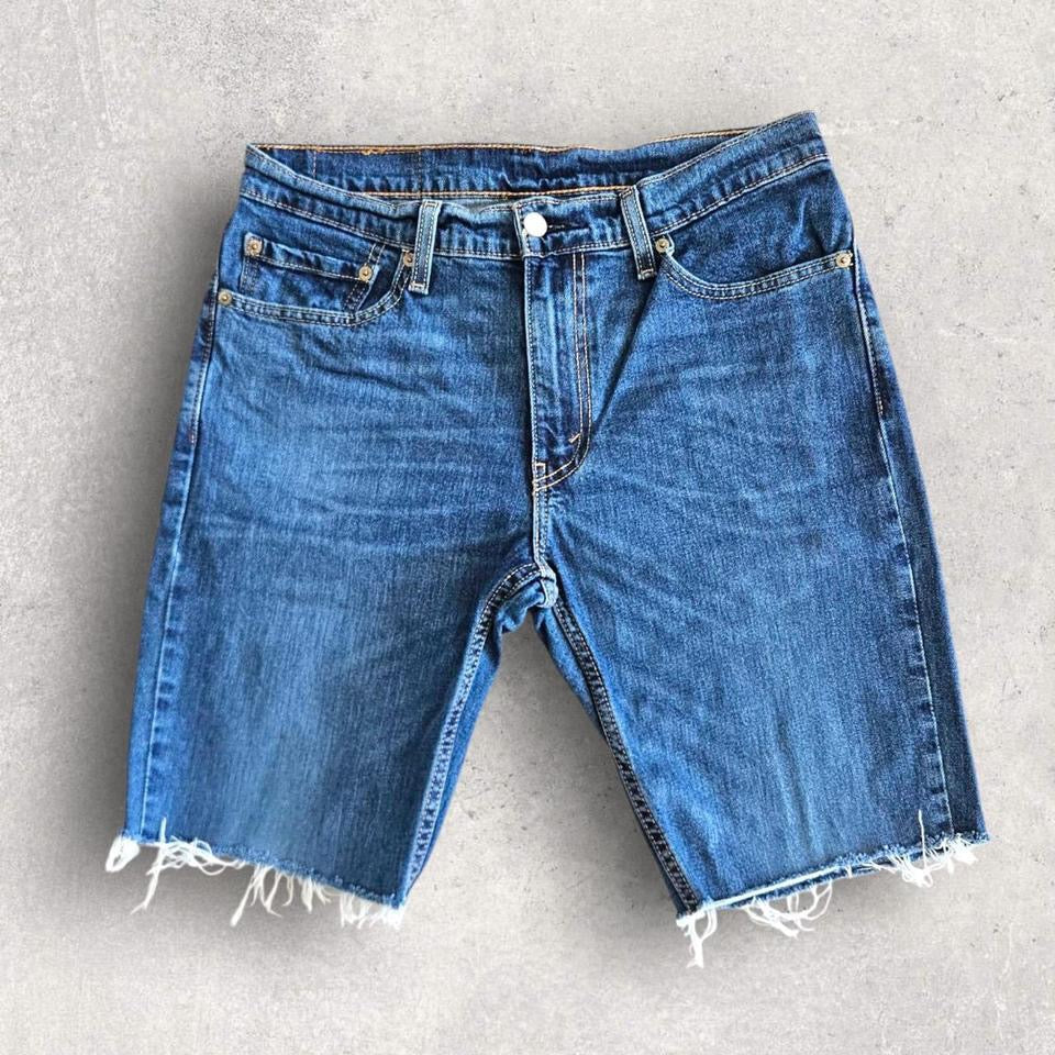 Waist - 82cm (W32)Length - 50cmHas small marks on the back 9/10 overall condition