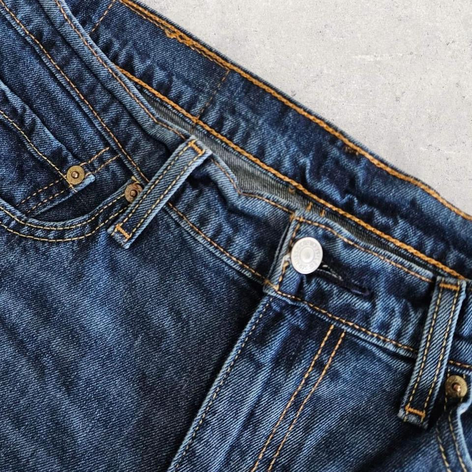 Waist - 82cm (W32)Length - 50cmHas small marks on the back 9/10 overall condition