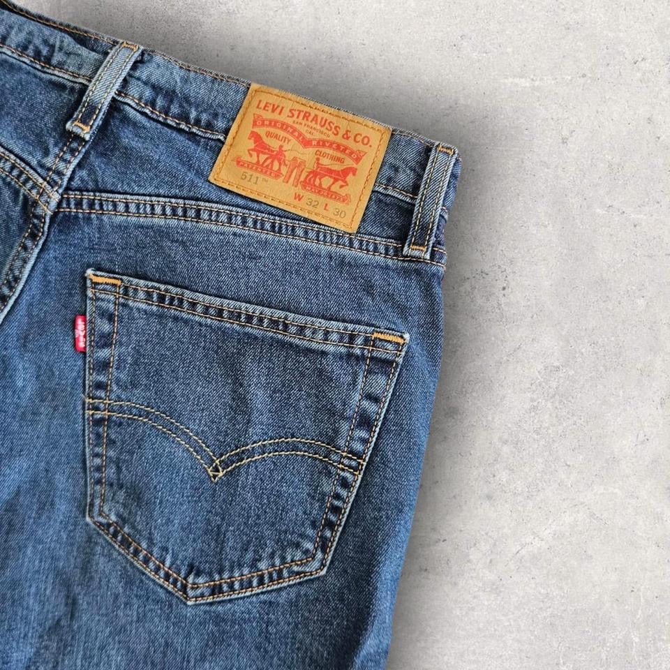 Waist - 82cm (W32)Length - 50cmHas small marks on the back 9/10 overall condition