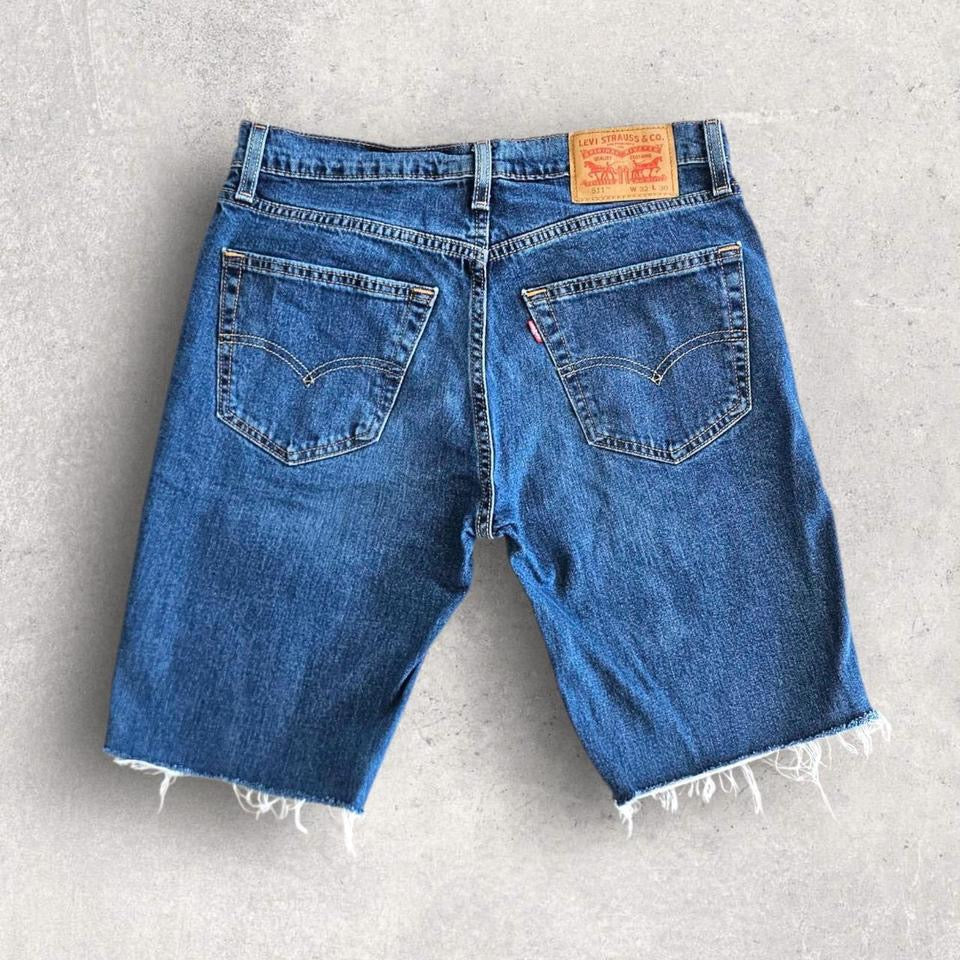 Waist - 82cm (W32)Length - 50cmHas small marks on the back 9/10 overall condition