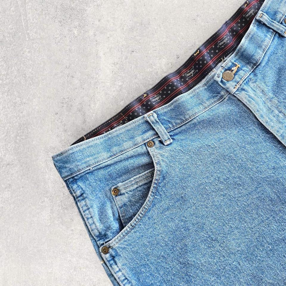 Waist - 106cm (W42)Length - 61cmIn perfect condition, no flaws 9.5/10 overall condition