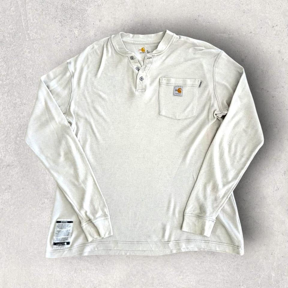 Fits man’s MChest - 59cmLength - 73cmSleeve - 63cmHas a small stain on the front and sleeve 8.5/10 overall Condition