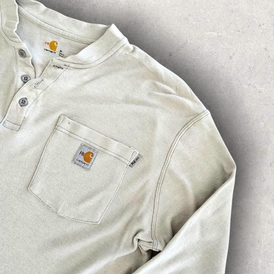 Fits man’s MChest - 59cmLength - 73cmSleeve - 63cmHas a small stain on the front and sleeve 8.5/10 overall Condition