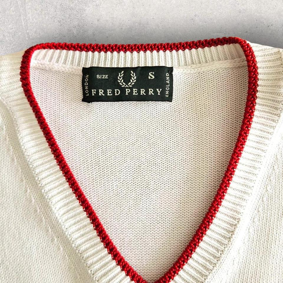 Fred Perry V-Neck Sweater - MSweatersLizard Vintage Clothes