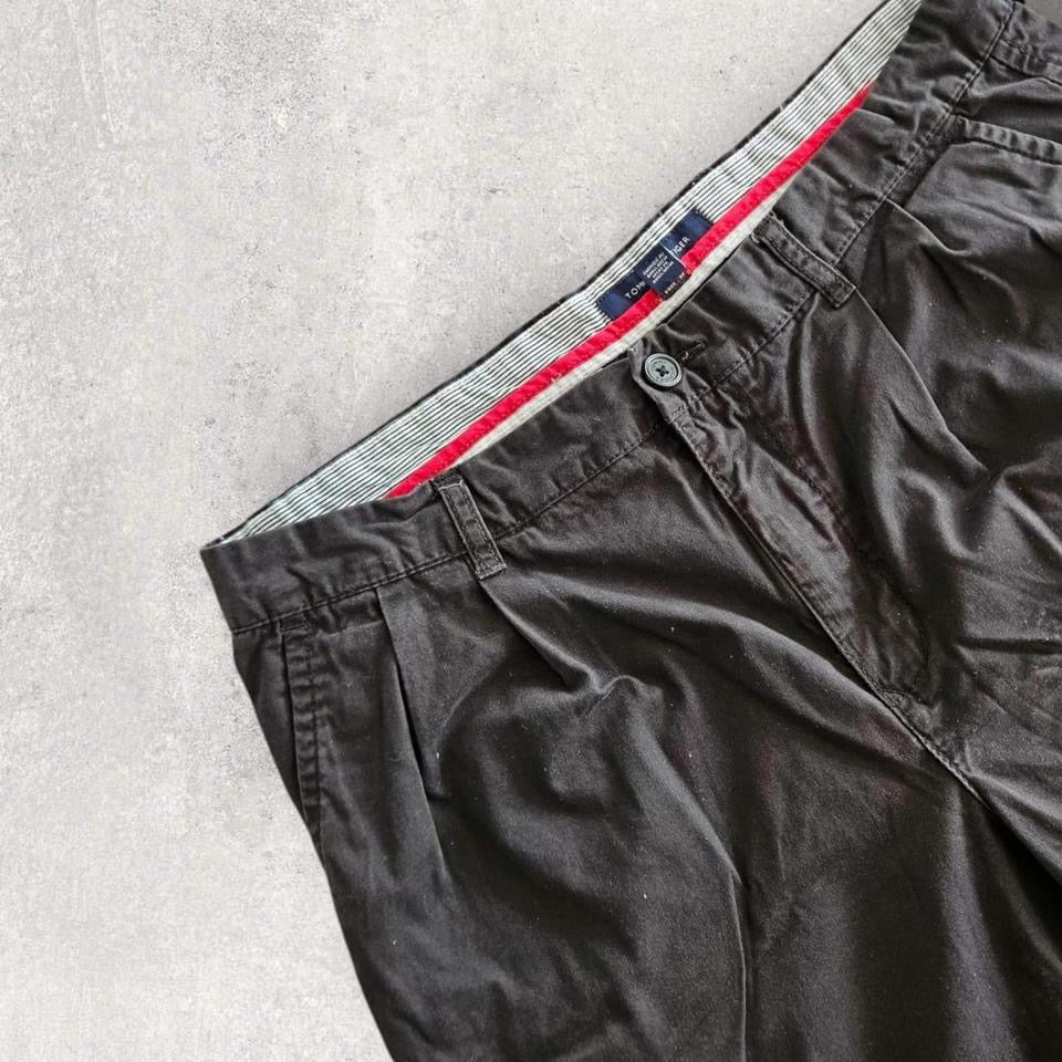 Tommy Hilfiger Black Shorts - W35Chino ShortsLizard Vintage Clothes