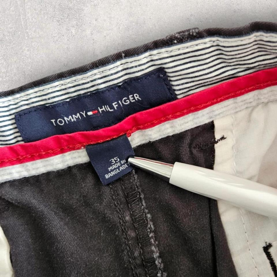 Tommy Hilfiger Black Shorts - W35Chino ShortsLizard Vintage Clothes